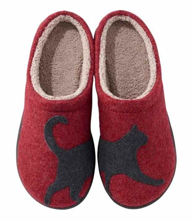 Red cat slippers Red cat slippers for a Valentine's day
